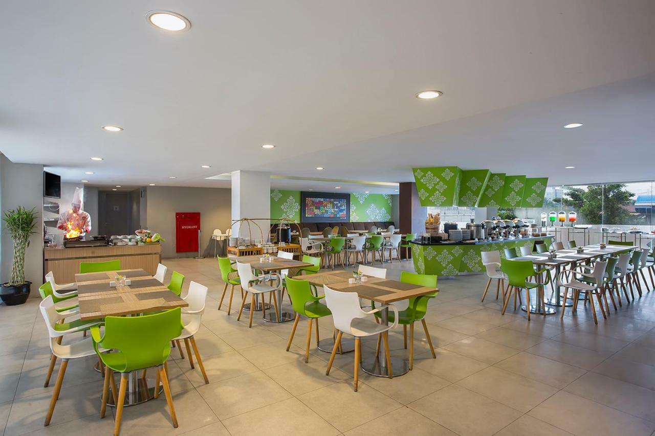 Khas Pekanbaru Hotel מראה חיצוני תמונה